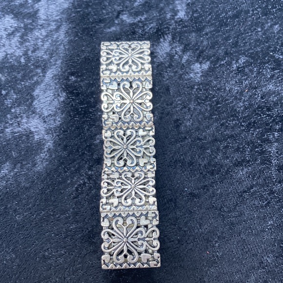 Silver Tone Metal Openwork Bracelet Stretch - Picture 6 of 8